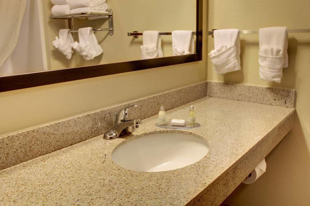 Cobblestone Inn & Suites - Big Lake Exteriér fotografie